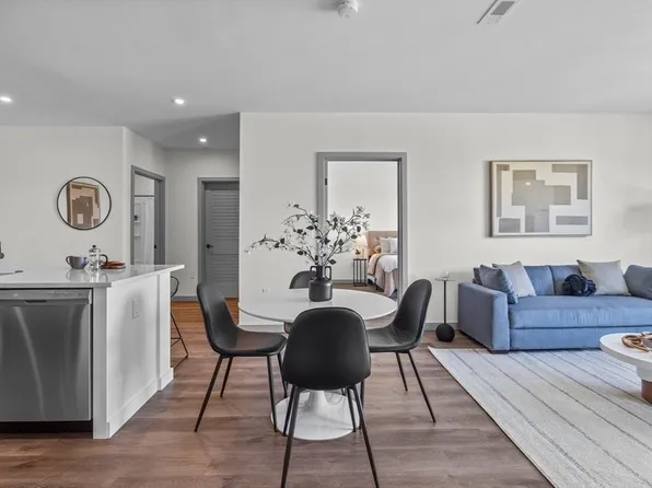 203 Lowell St #204, Wilmington, MA 01887