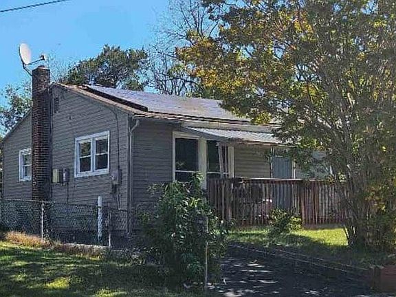 3rd image of 421 Manor Ave