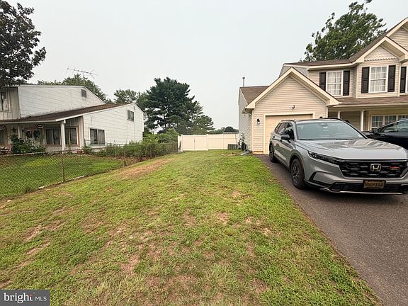 4th image of 12 Peachton Ln