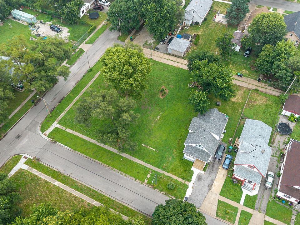 2nd image of 2853 Maple St