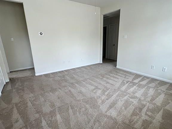 4th image of 34 S Burberry Park Cir
