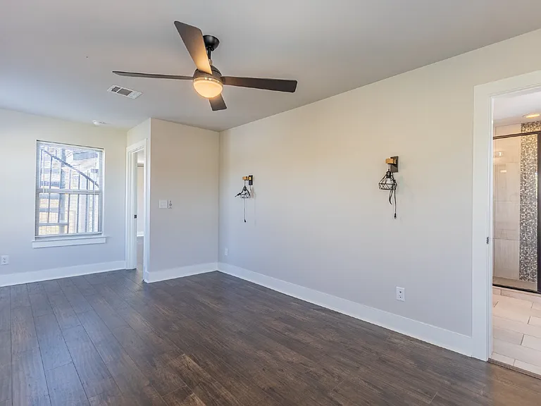 130 Rose Ln #202 — Photo 33