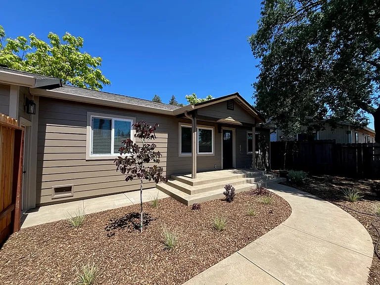 1637 D Street Aly — Photo 1