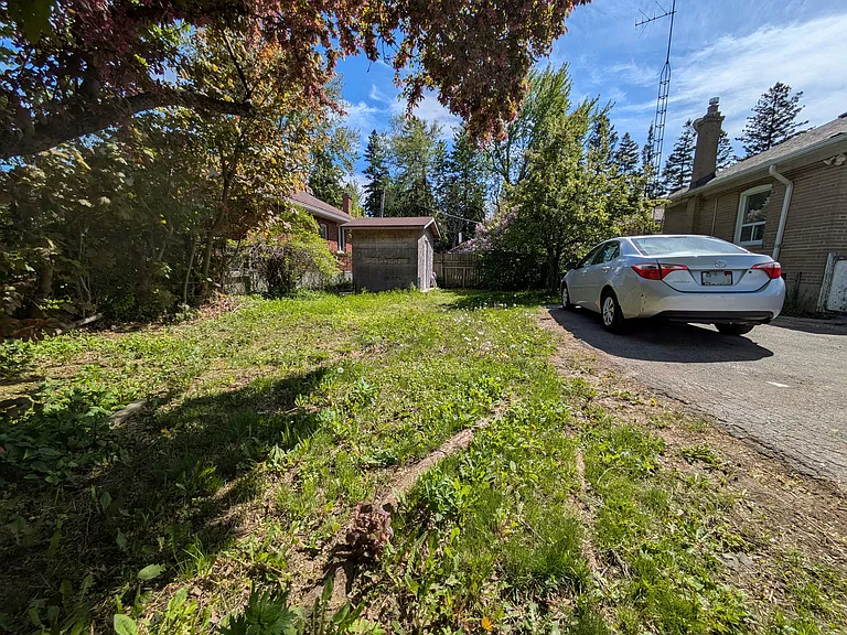 979 Danforth Rd — Photo 35
