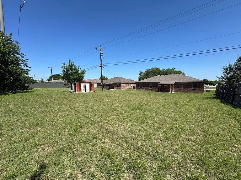 4600 Greyhound Dr — Photo 30