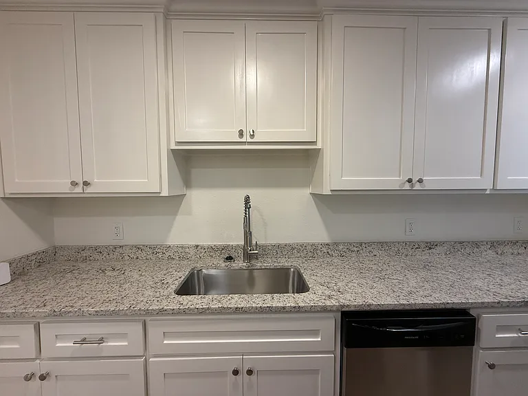 1002 S Glenwood Blvd — Photo 3