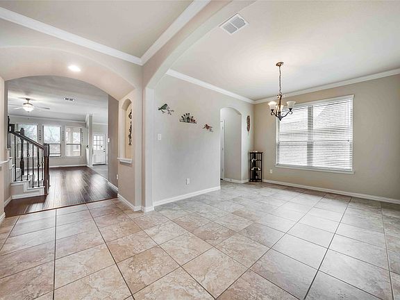 4th image of 917 Park Place Ln