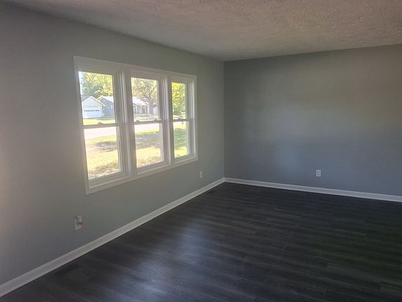 5th image of 102 Pilgrim Ct