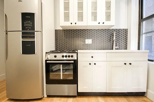 Rented by Evergreen Apartments BK | media 75