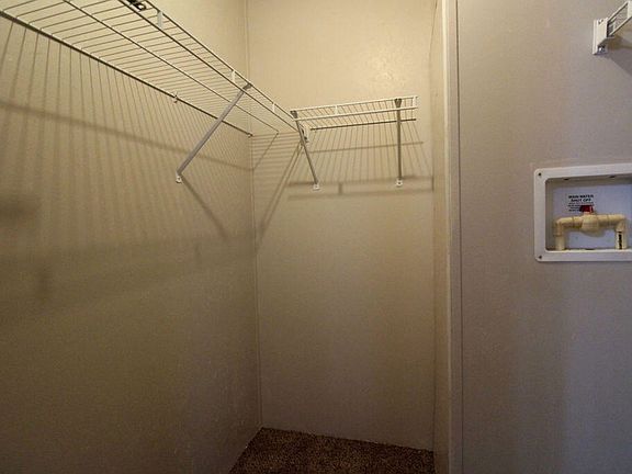 4th image of 429 Dove St