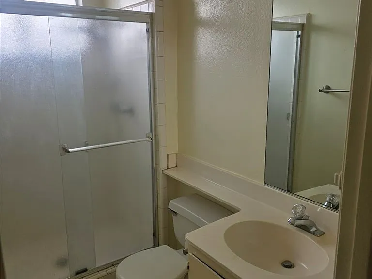 18601 Collins St #D7 — Photo 15