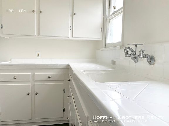 4th image of 5932 Melrose Ave #3