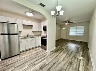 93 Lewis St, Atlantic Beach, FL 32233