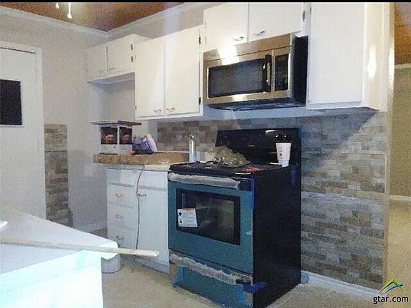 2nd image of 207 La Jodepa St
