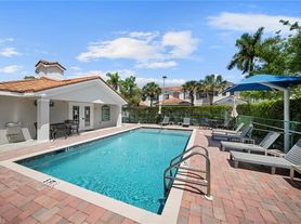 970 Peggy Cir, Naples, FL