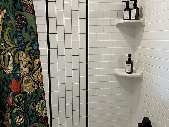 4th image of 221 E College St #23