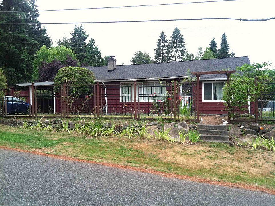 2nd image of 2626 NE 135th St
