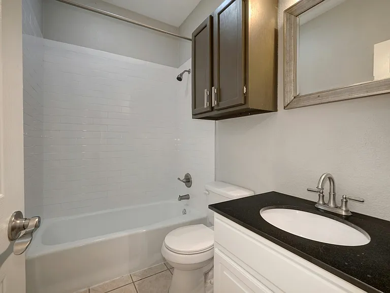 908 Poplar St #103 — Photo 16