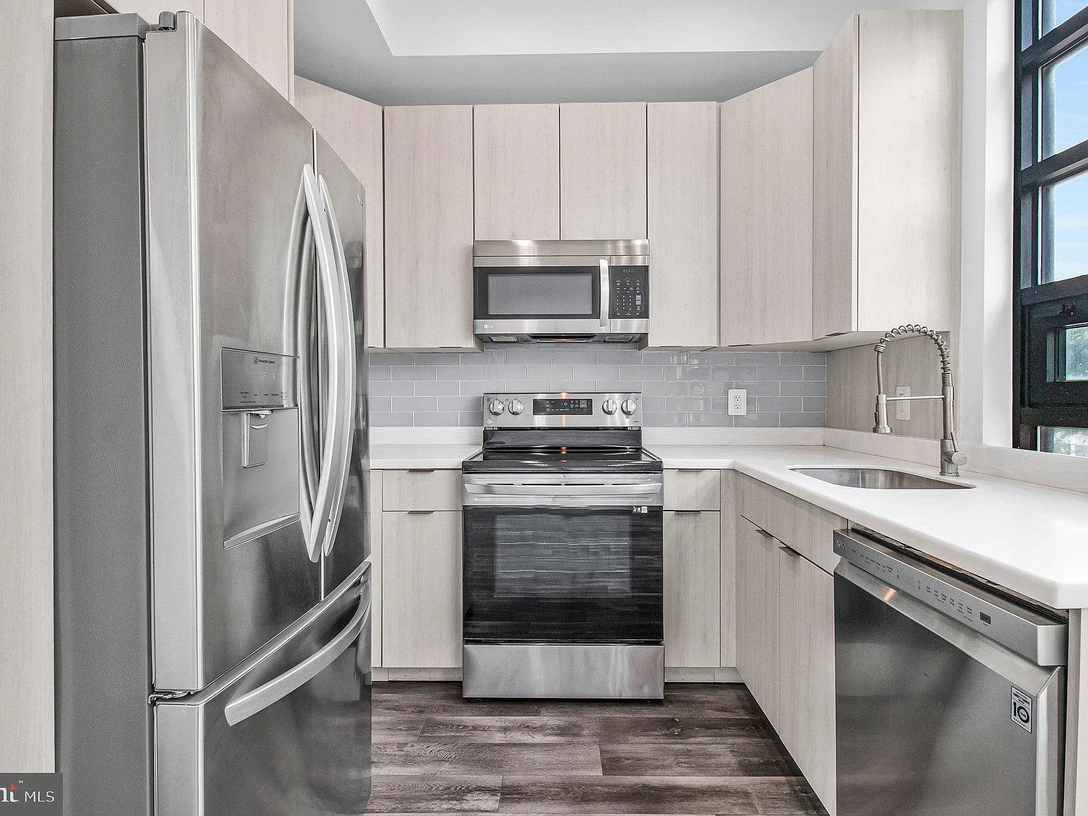 1 bed, 550 sqft, $2,000 — Photo 3