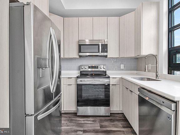 3rd image of 506 H St NE #202
