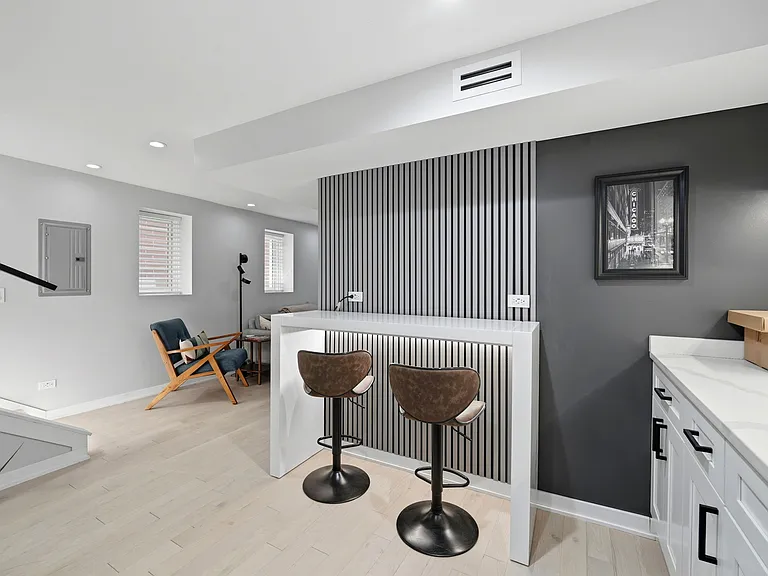 1518 W Melrose St #CH — Photo 22