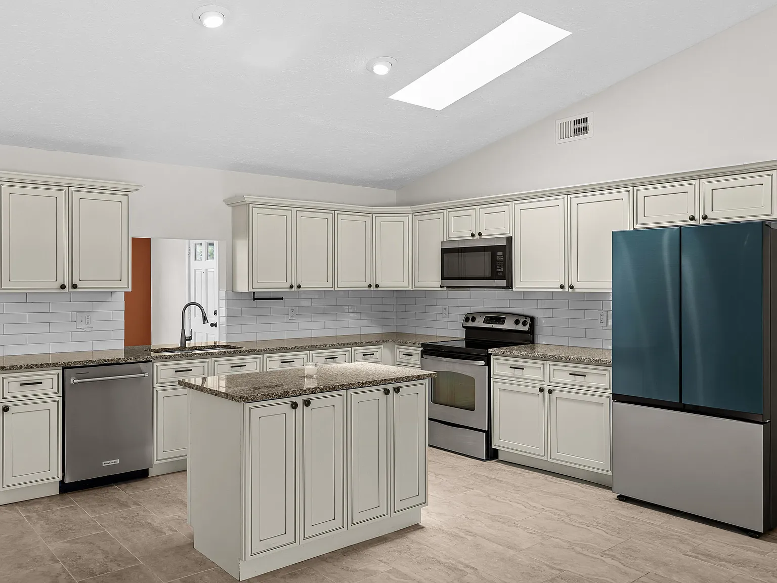 2 bed, 2.0 bath, 1676 sqft, $2,500 — Photo 4