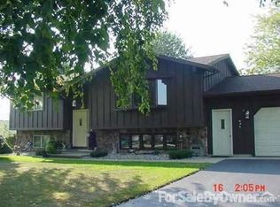 E5977 River St, Manawa, WI 54949