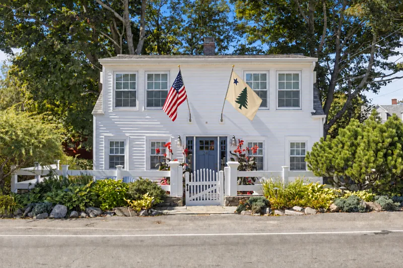 240 Shore Rd