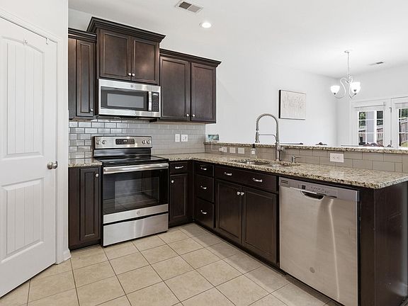 5th image of 712 Hayden Ln