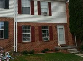 1052 Jackson St, Strasburg, VA 22657
