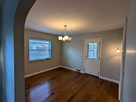 4th image of 1124 Covedale Ave #1