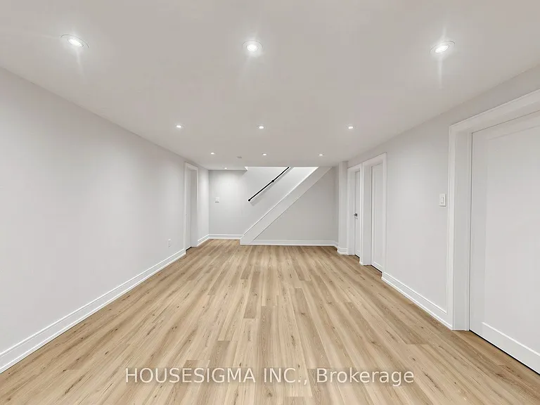 126 Woodward Ave — Photo 15
