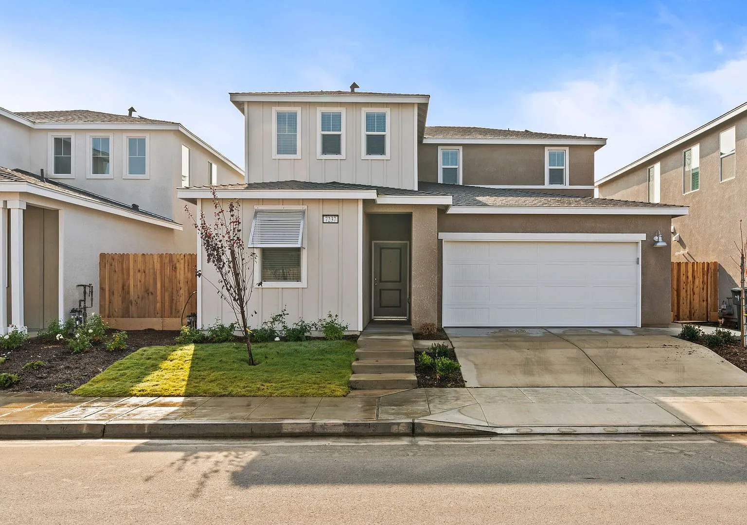 Spacious Four Bedroom Home with Solar in Clovis Unified School District! — Photo 1