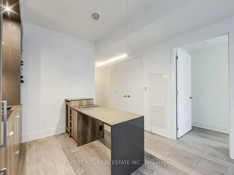 11 Yorkville Ave #2506 — Photo 9