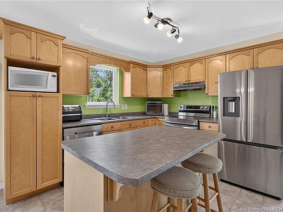 4th image of 24 Stoneham Dr