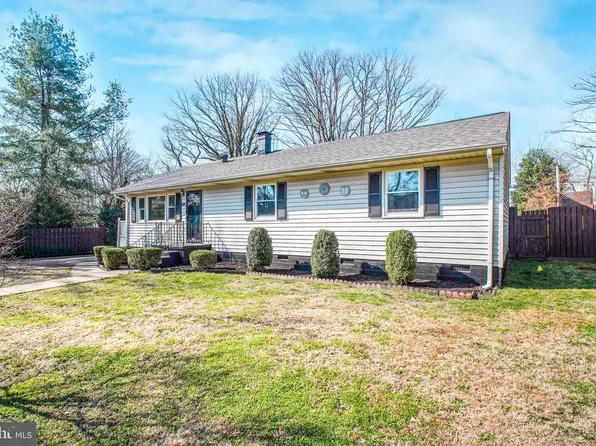 33 Blair Rd, Fredericksburg, VA 22405