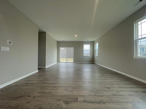 4th image of 1555 Aster Dr