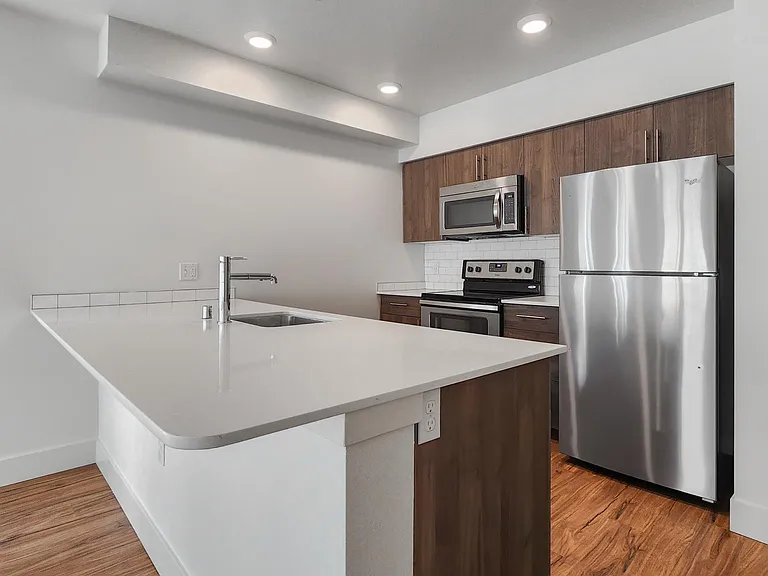 Dunn Motors Apartments — Photo 107