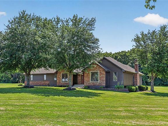 2nd image of 17618 Emerald View Dr