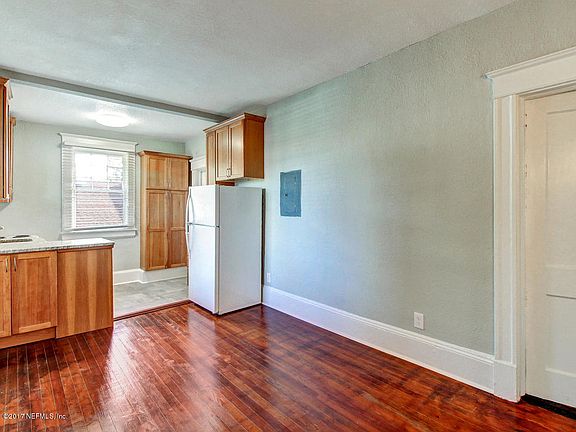 2nd image of 2114 Herschel St #B