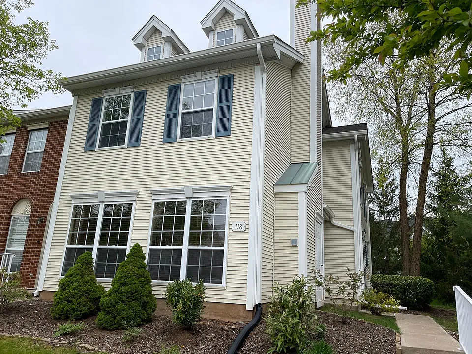 118 Columbus Dr