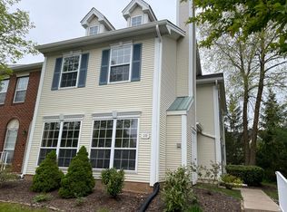 118 Columbus Dr, Franklin Park, NJ 08823