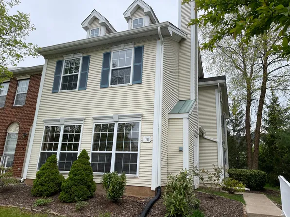 118 Columbus Dr, Franklin Park, NJ 08823