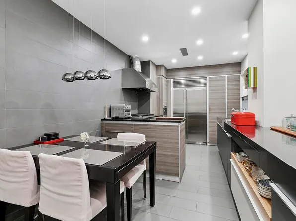 2109 Broadway image 4 of 13