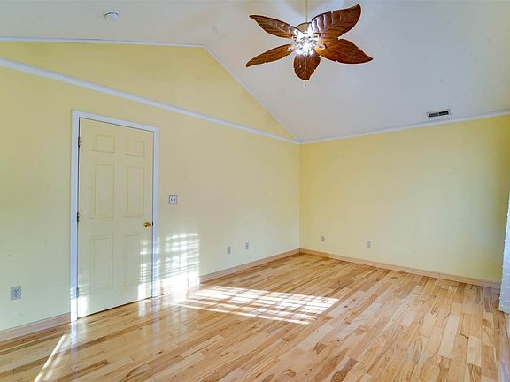 5th image of 259 Seaview Ave