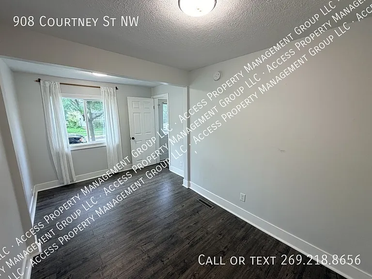 908 Courtney St NW — Photo 24