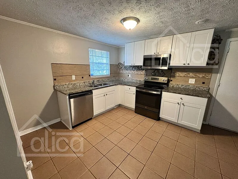 3 bed, 2.0 bath, 1580 sqft, $1,795 — Photo 4