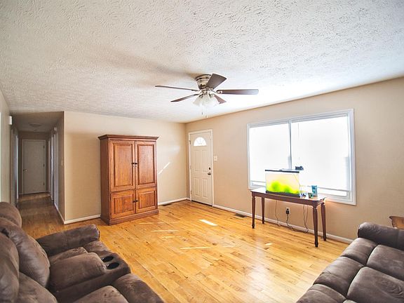 3rd image of 212 Laurel Ln