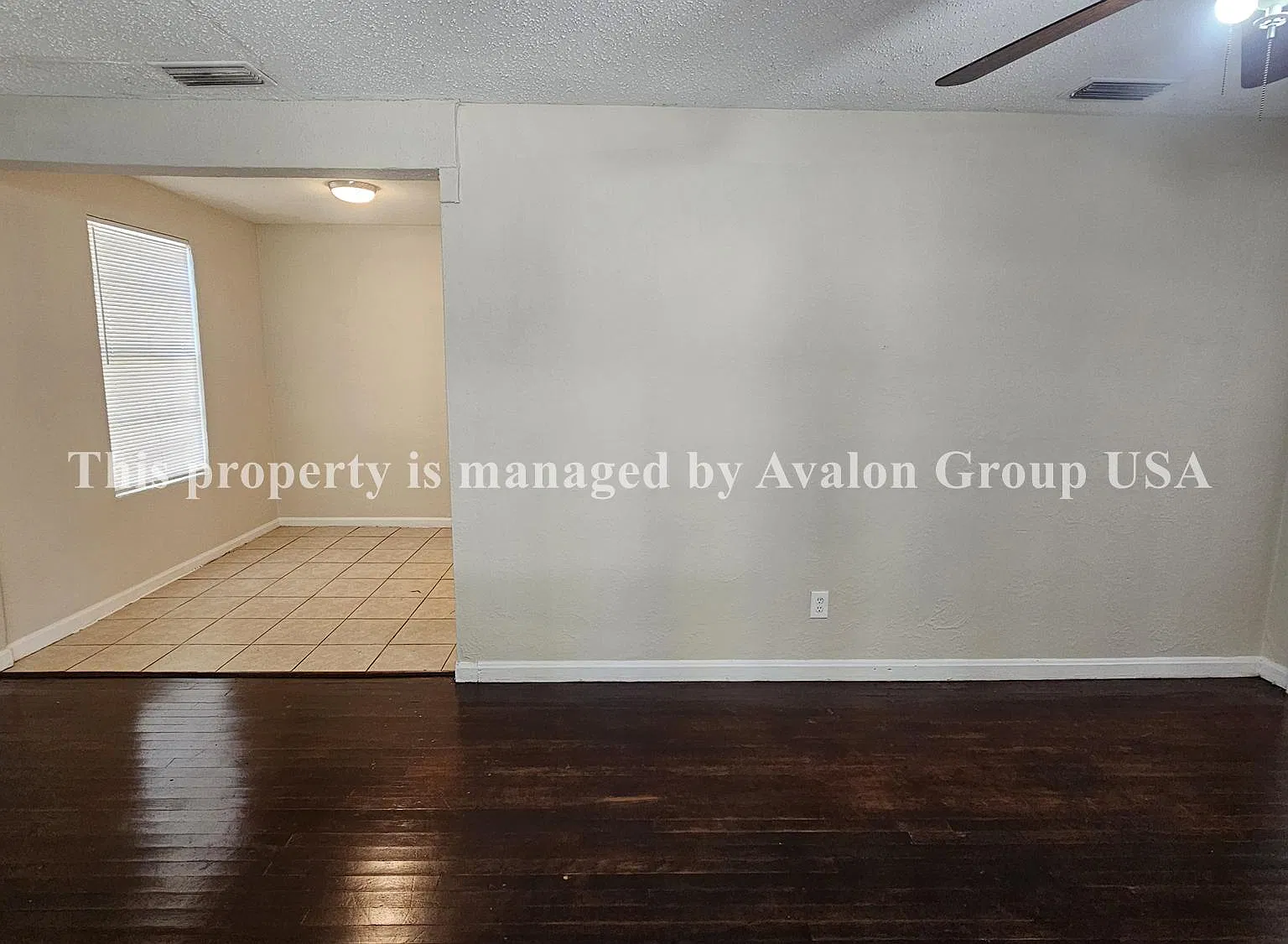 3 bed, 978 sqft, $1,250 — Photo 2