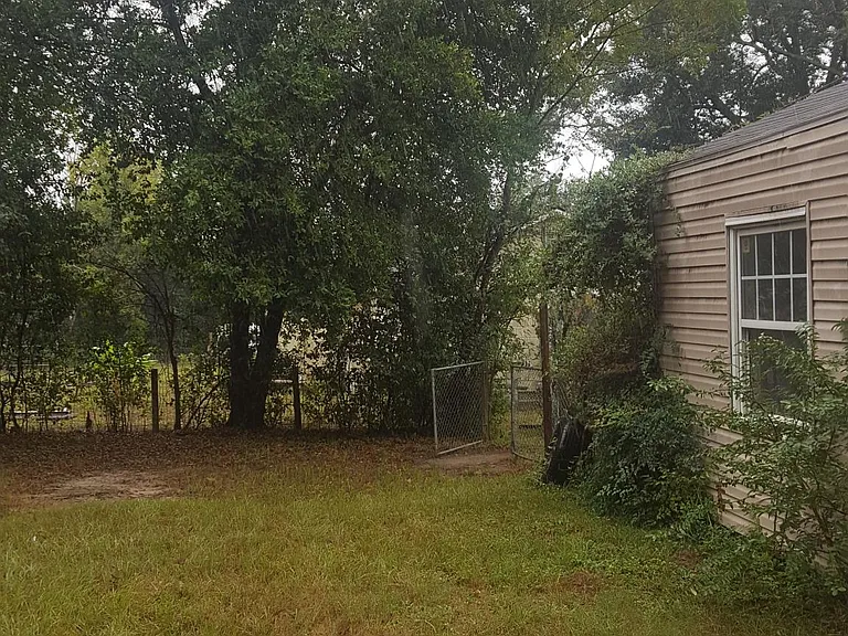 913 Royalette Ave — Photo 12